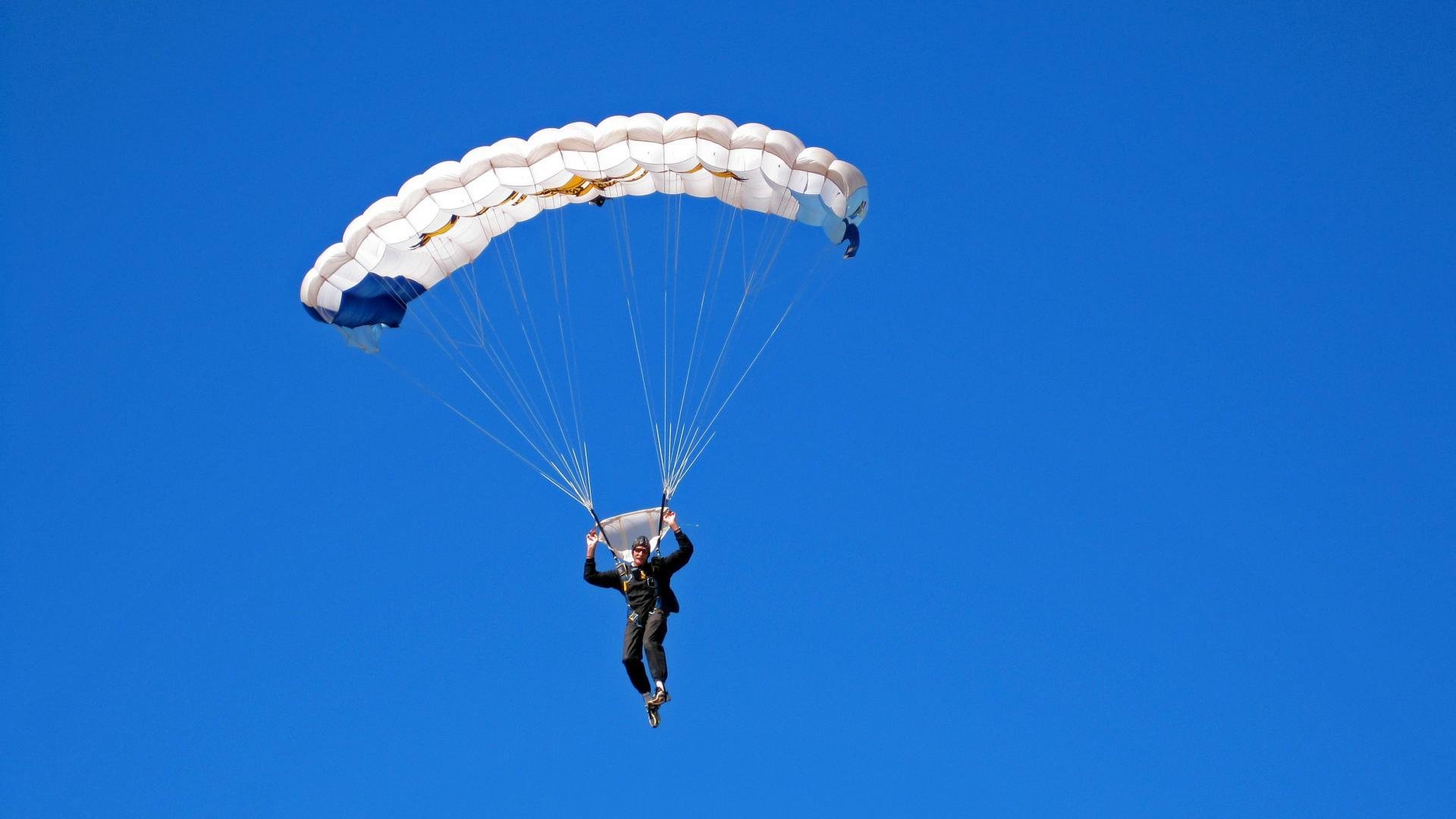 体育直播平台签约多位篮球主播丰富联赛解说风格与体验，篮球主播简介