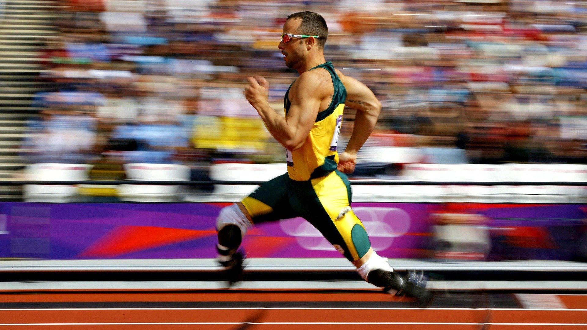 九游官网下载电脑版-英国队冲线瞬间点燃全场气氛，英国队比赛