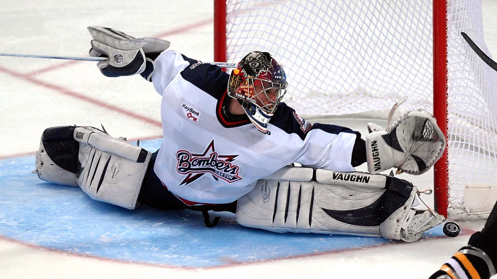 “沙漠之王：车队在金色海洋上的激烈角逐”，沙漠车队电影