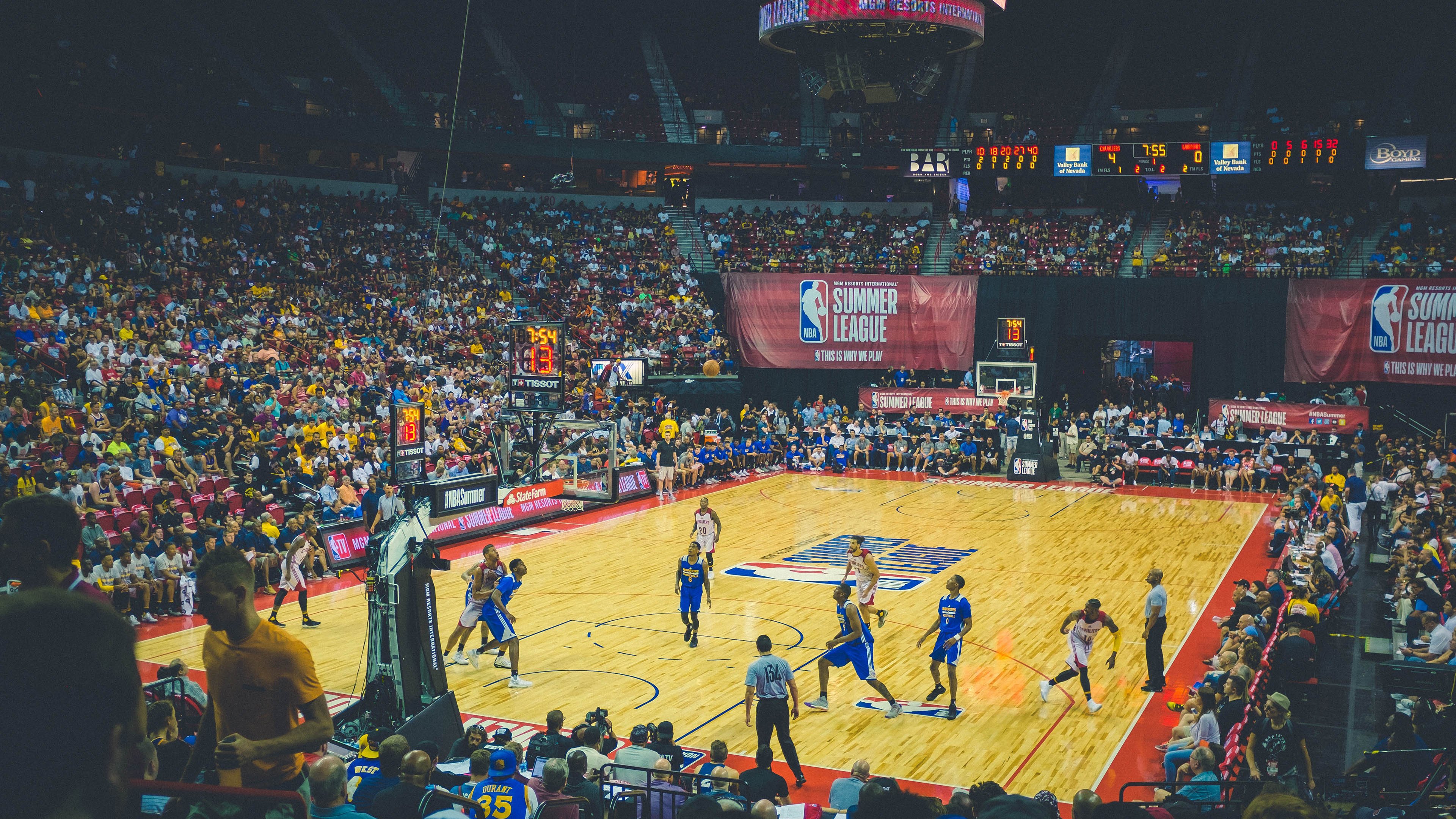 “科技破浪:自动驾驶惊艳赛场未来”,自动驾驶巨头迎突破性进展