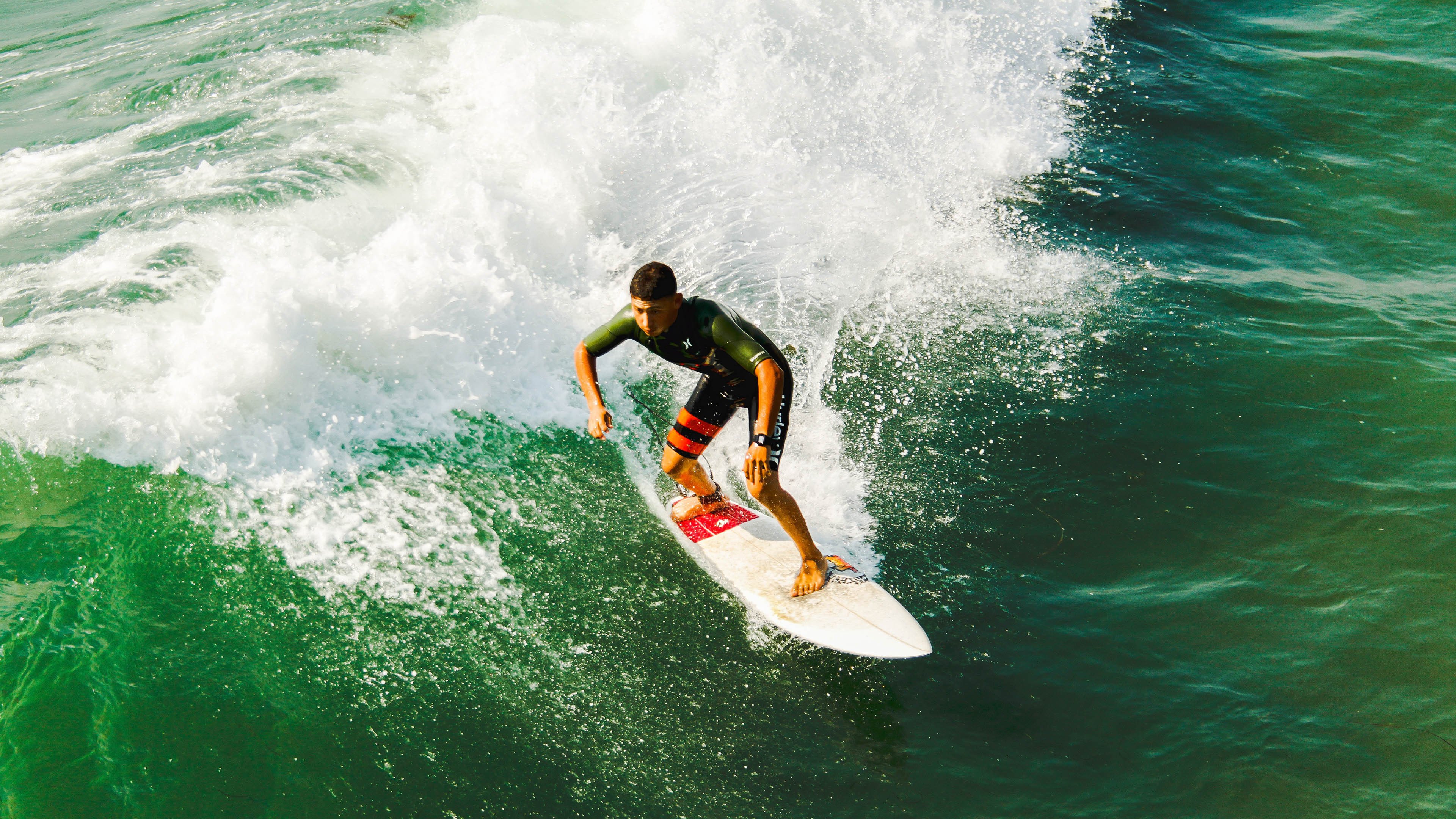 本地新秀在全国台球赛中崭露头角,中国台球新星